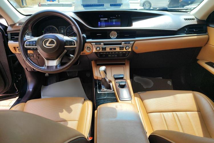 雷克萨斯ES 2016款 200 Midnight特别限量版中控内饰12