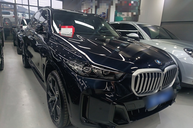 宝马X5 2025款 xDrive 30Li 尊享型M运动曜夜套装车身外观3