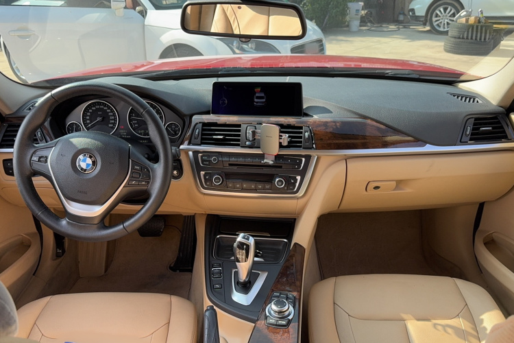 宝马3系 2013款 320Li 豪华设计套装中控内饰7002