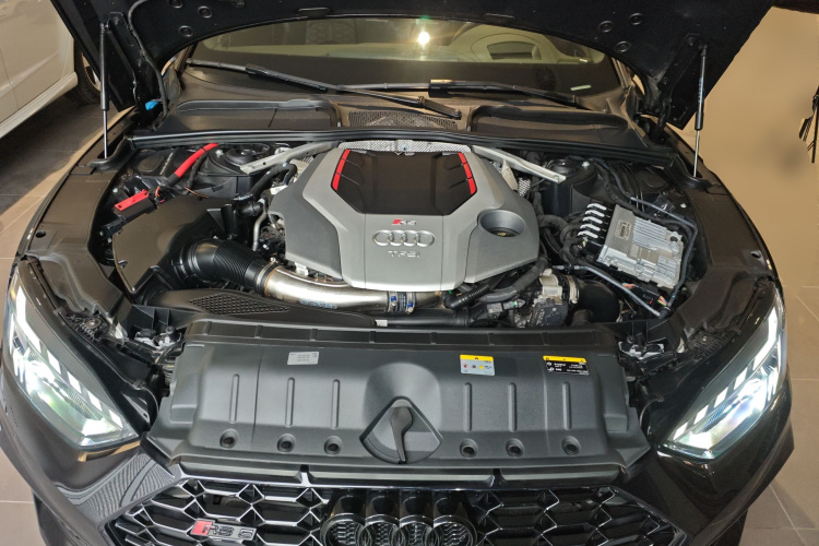 奥迪RS 5 2023款 RS 5 2.9T Sportback 黑曜版机舱底盘24