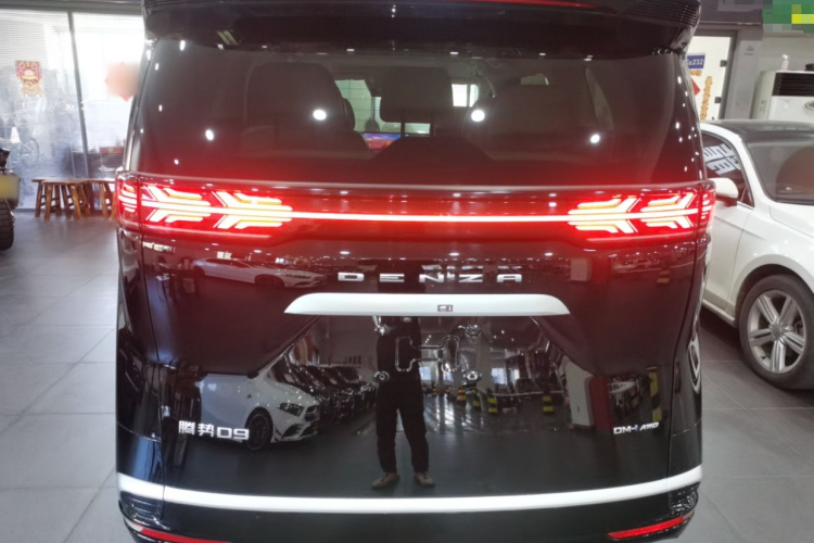 腾势D9 2024款 DM-i 980 四驱旗舰型车身外观6004