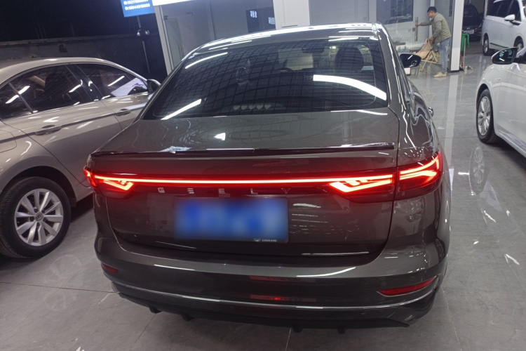 吉利汽车 帝豪 2023款 第4代冠军版 1.5L CVT尊贵型车身外观6