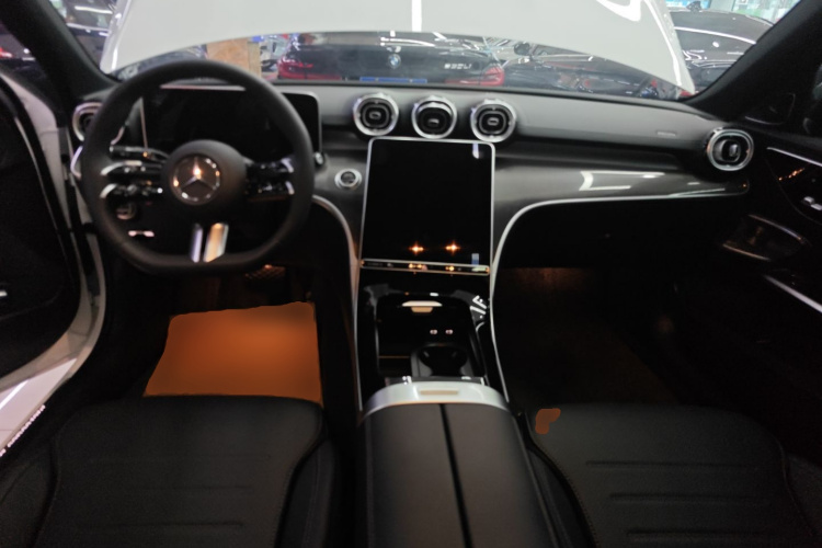 奔驰C级 2025款 C 260 L 皓夜运动版中控内饰12