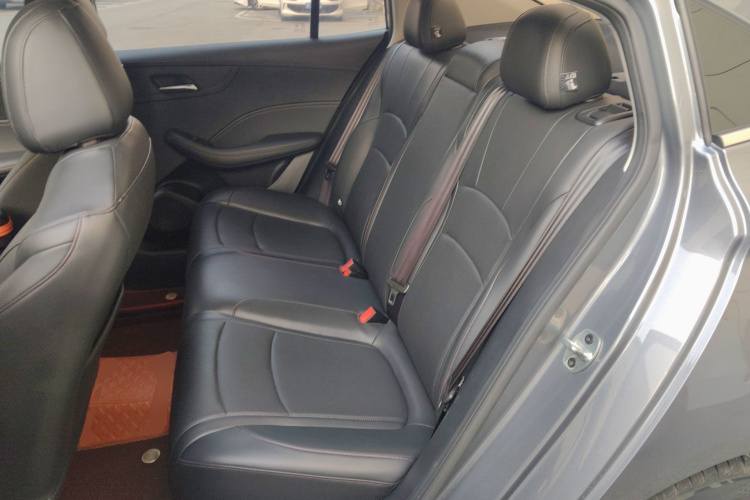 荣威i5 2023款 1.5L CVT尊荣版中控内饰21