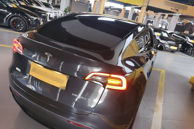 特斯拉 Model Y 2024款 后轮驱动版车身外观7
