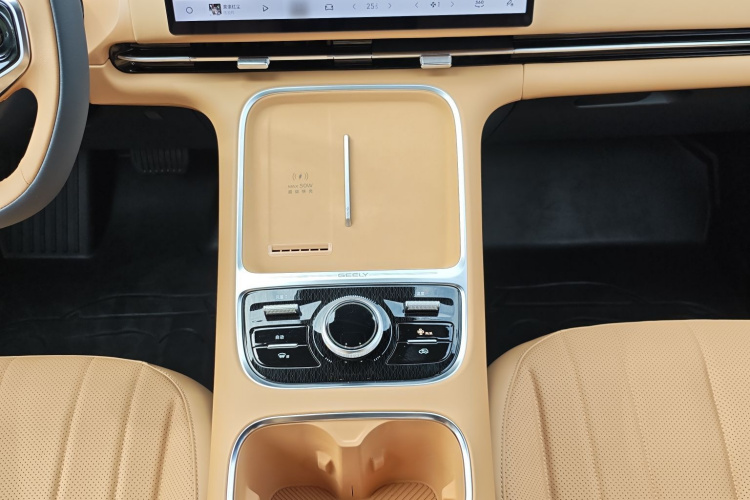 吉利银河 银河星舰7 EM-i 2025款 120km 探索+版中控内饰7005