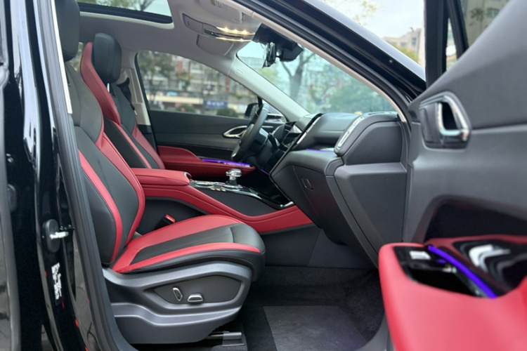 红旗HS3 2023款 1.5T 两驱善为版中控内饰7005