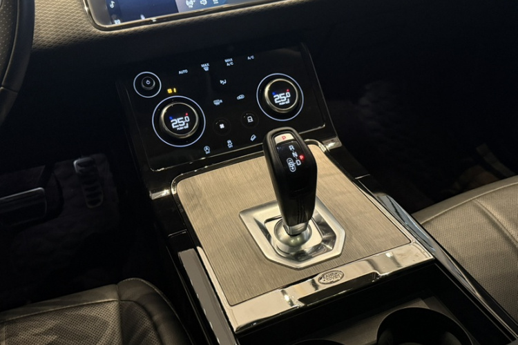 路虎 揽胜极光 2021款 极光L 249PS R-Dynamic S 性能版中控内饰7009