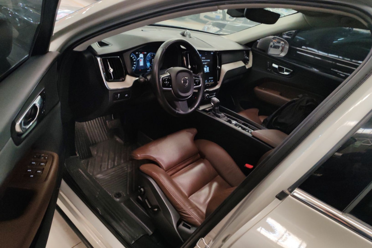 沃尔沃XC60 2020款 T5 四驱智远豪华版中控内饰20