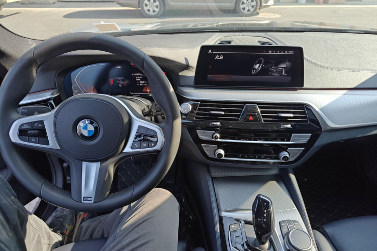宝马5系(进口) 2020款 525i M运动套装中控内饰7002