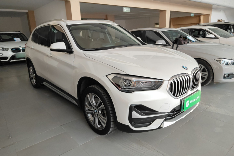 宝马X1新能源 2020款 xDrive30Le 尊享型车身外观3