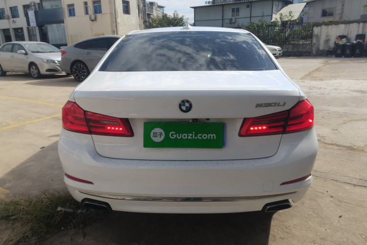 宝马5系 2018款 改款 530Li 领先型 豪华套装车身外观6