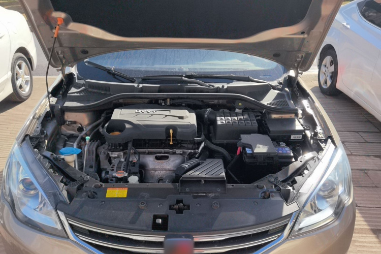 荣威360 2017款 1.5L 自动豪华版机舱底盘24