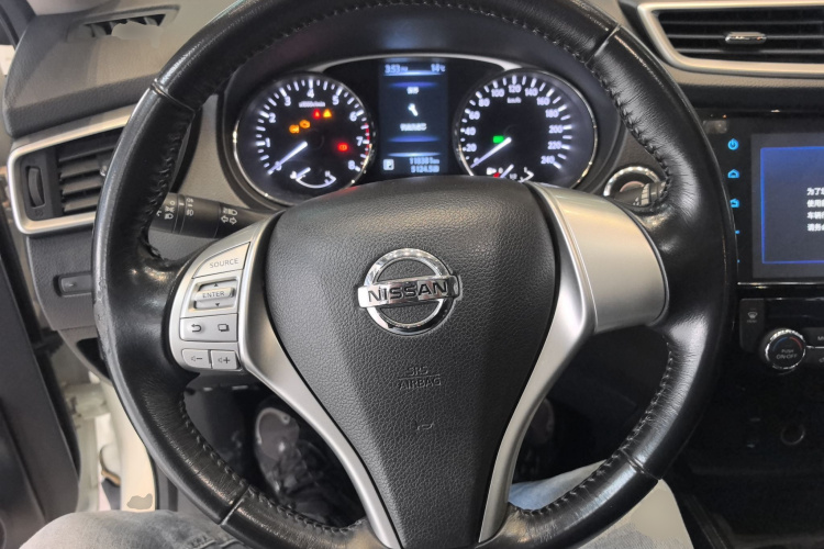 日产 奇骏 2015款 2.0L CVT舒适MAX版 2WD中控内饰13