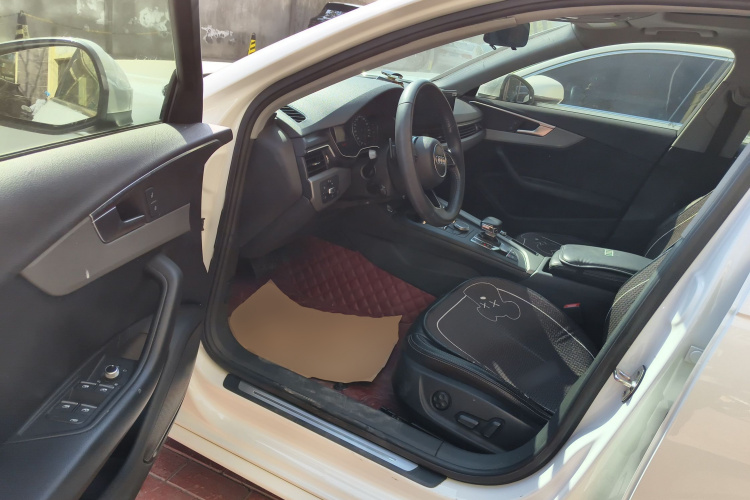 奥迪A4L 2019款 40 TFSI 进取型 国VI中控内饰20