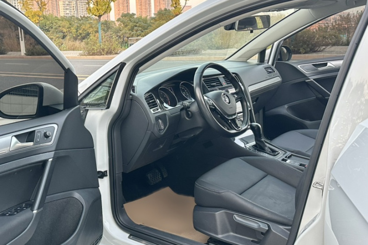 大众 高尔夫 2020款 200TSI DSG舒适进取版中控内饰7003