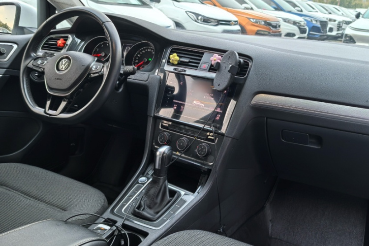 大众 高尔夫 2020款 挚爱版 280TSI DSG舒适型中控内饰7003