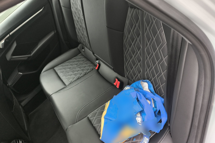 奥迪A3 2025款 A3L Limousine 35TFSI 飞驰尊享型中控内饰7004