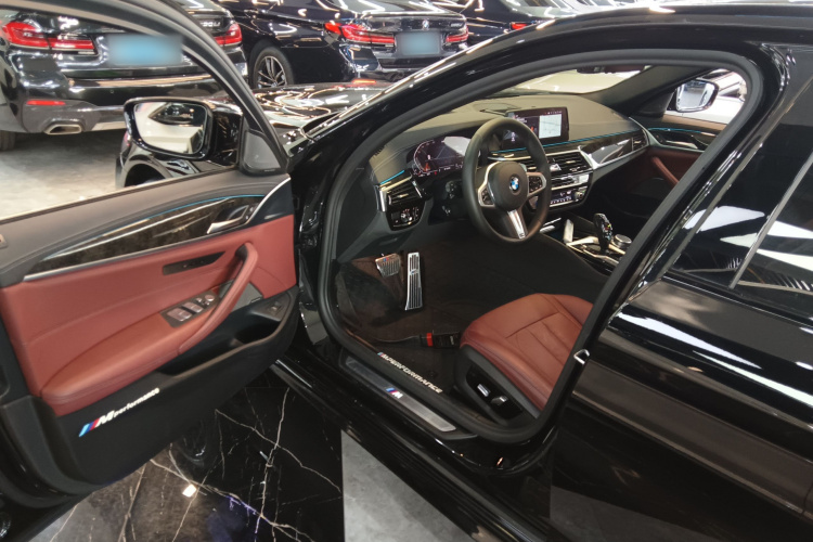 宝马5系 2020款 530Li 尊享型 M运动套装中控内饰20