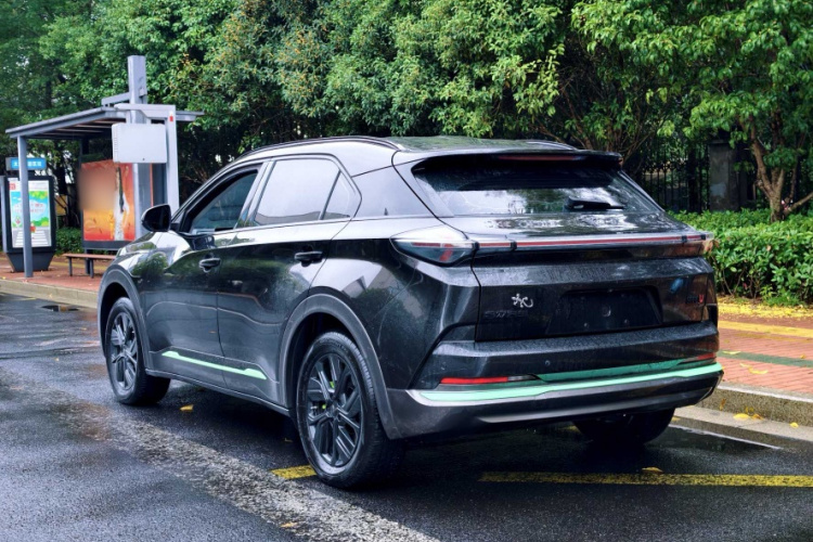 哪吒汽车 2023款 哪吒U-Ⅱ 挑战版 500 磷酸铁锂车身外观6006