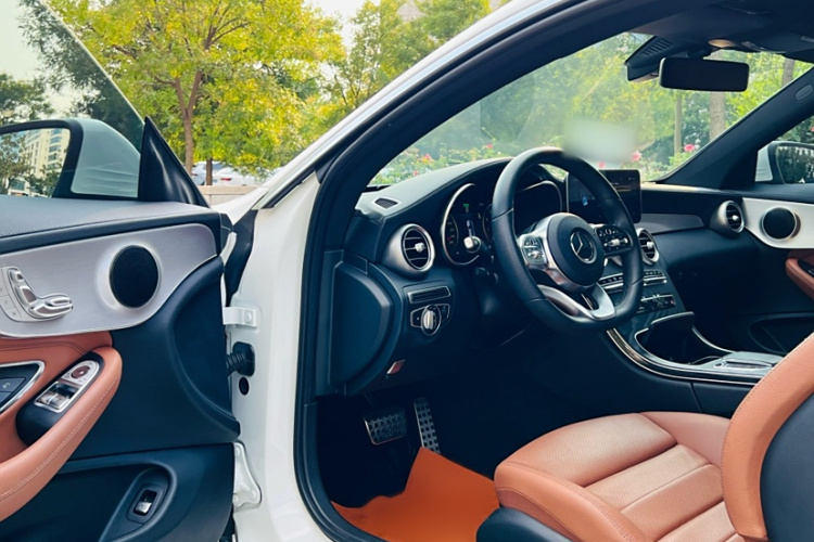 奔驰C级(进口) 2019款 C 260 轿跑车中控内饰7006