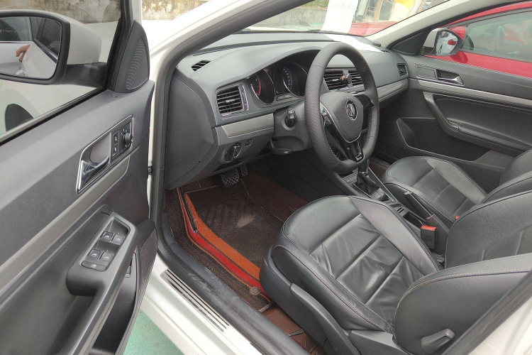 大众 朗逸 2015款 230TSI DSG舒适版中控内饰7002