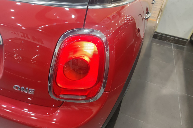 MINI 2016款 1.2T ONE 先锋派 五门版车身外观6006