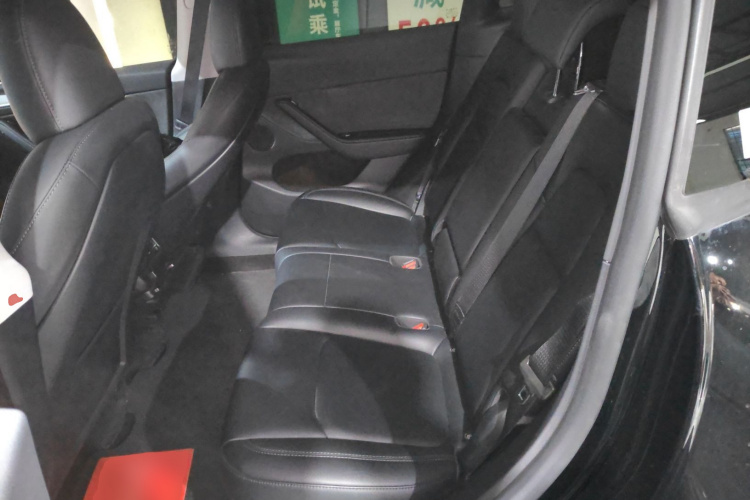 特斯拉 Model Y 2023款 后轮驱动版中控内饰7004