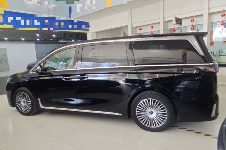 岚图汽车 岚图梦想家 2025款 PHEV 四驱尊贵鲲鹏版车身外观4