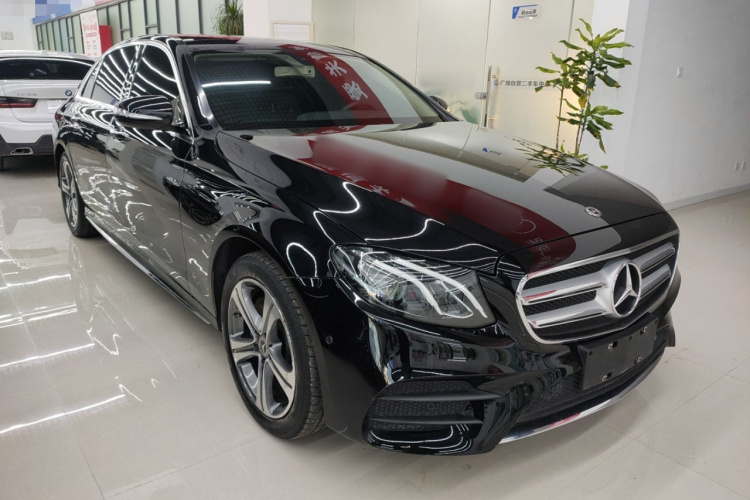 奔驰E级 2020款 E 260 L 运动型车身外观3