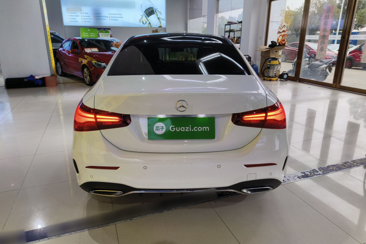 奔驰A级 2023款 A 200 L 时尚型车身外观6