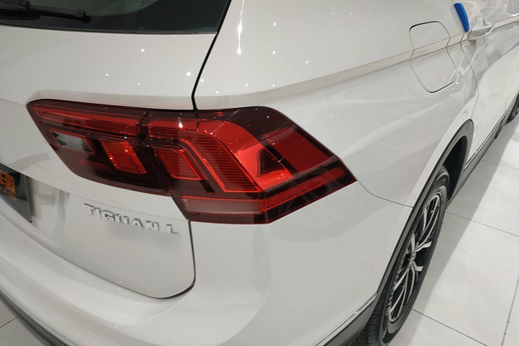 大众 途观L 2018款 330TSI 自动两驱豪华版车身外观9