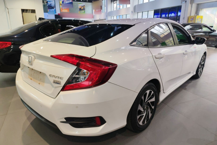 本田 思域 2016款 220TURBO CVT豪华版车身外观7