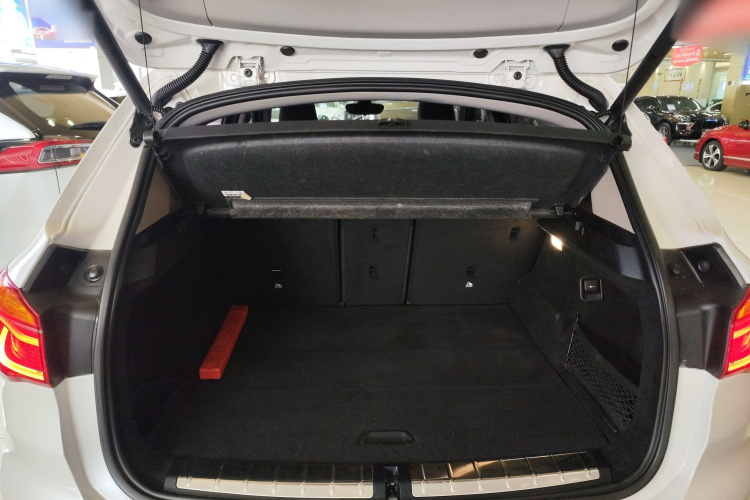 宝马X1 2016款 sDrive18Li 尊享型机舱底盘23