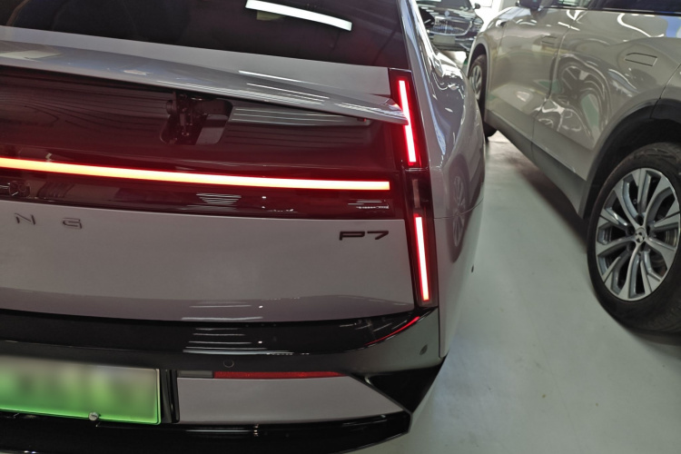 小鹏P7 2025款 750 四驱高性能 Ultra车身外观6006