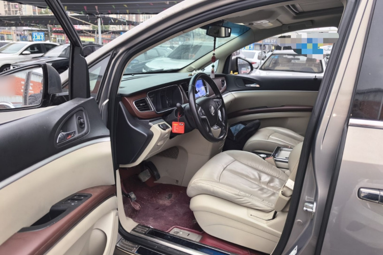 别克GL8 2017款 25S 豪华型 国V中控内饰20