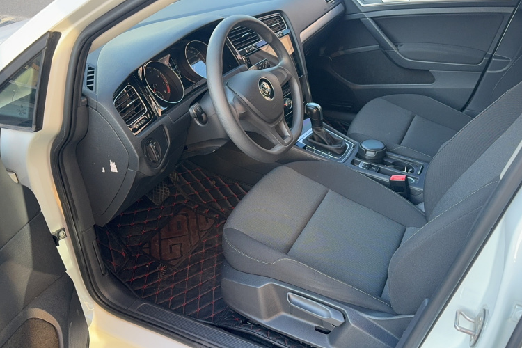 大众 高尔夫 2019款 1.6L 自动时尚型 国V中控内饰7001