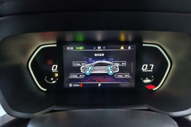 名爵 MG5 2023款 180DVVT CVT豪华版局部细节14