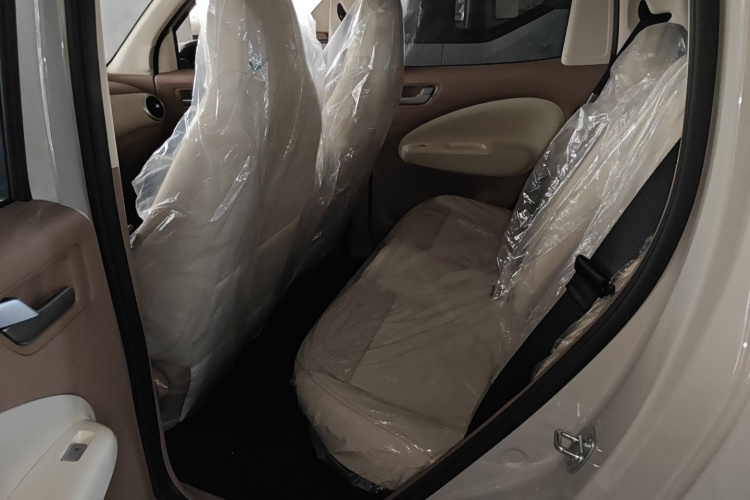 五菱汽车 宏光MINIEV 2025款 四门版 进阶款中控内饰7004