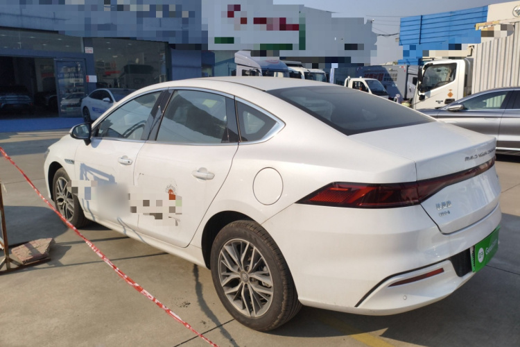 比亚迪 秦PLUS 2024款 荣耀版 DM-i 120KM领先型车身外观4