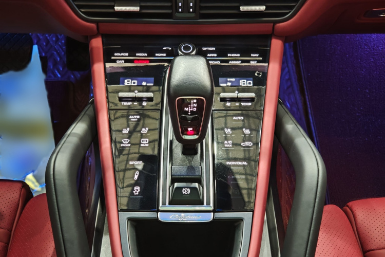 保时捷 2018款 Cayenne 3.0T中控内饰7006