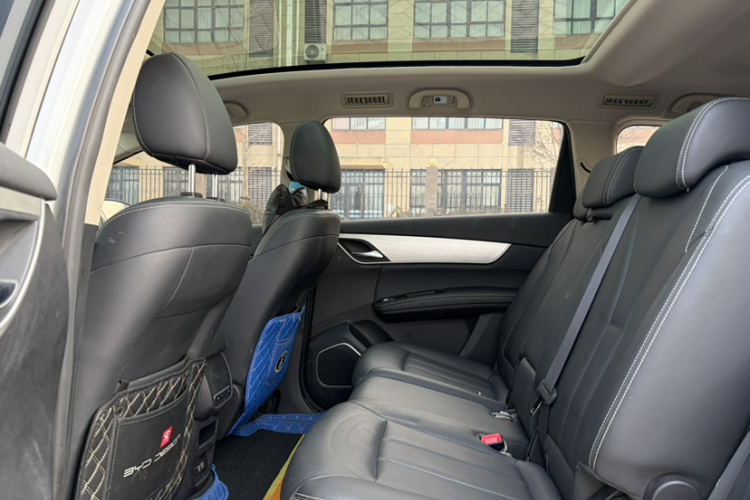 比亚迪 宋MAX 2021款 升级版 1.5T 自动尊贵型 7座中控内饰7009