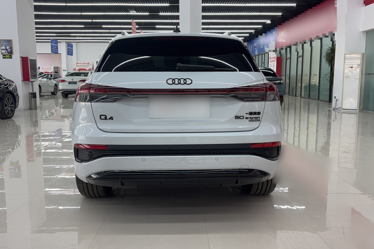 奥迪Q4 e-tron 2024款 50 e-tron quattro 创境曜夜版车身外观6004
