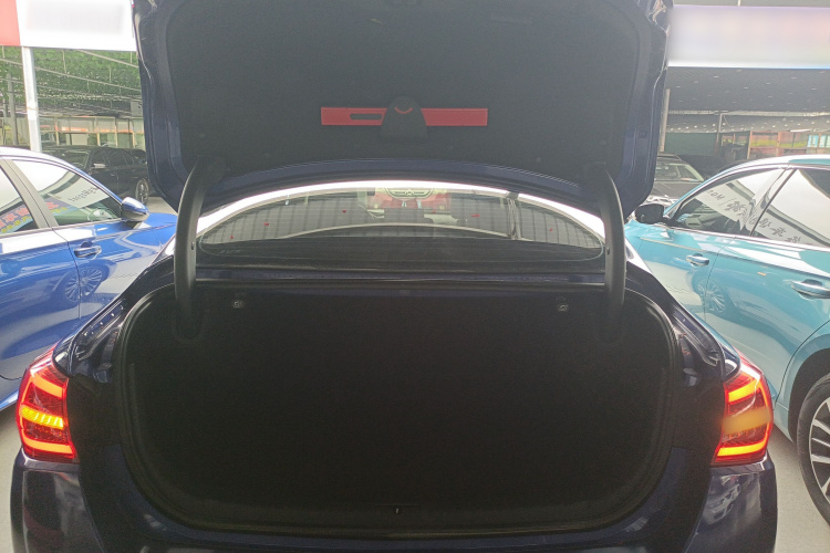 红旗H5 2020款 1.5T DCT旗韵版机舱底盘23