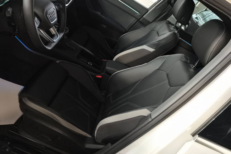 奥迪Q3 2024款 35 TFSI 时尚动感型中控内饰19