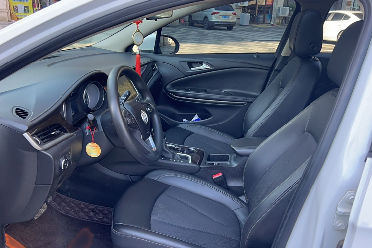 别克 威朗 2019款 三厢 20T 双离合领先型中控内饰7001