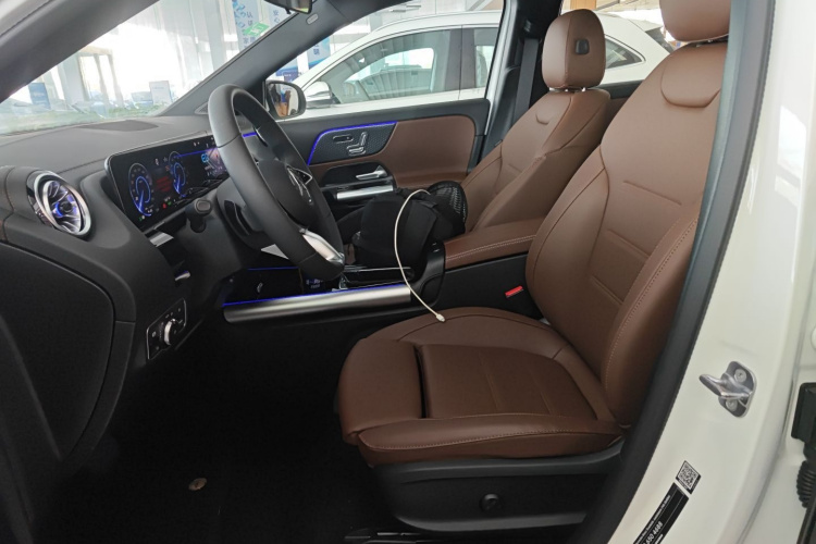 奔驰EQA 2025款 EQA 260中控内饰19