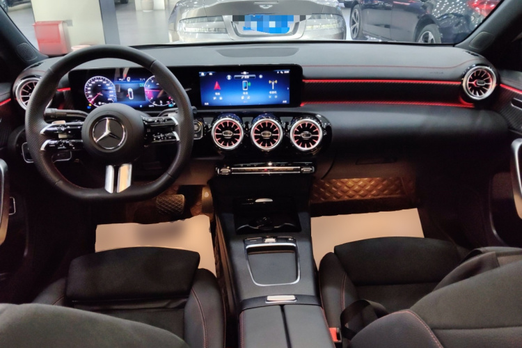 奔驰A级 2024款 改款 A 200 L 时尚型中控内饰12