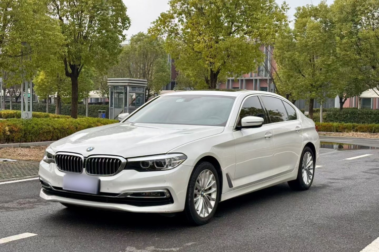 宝马5系 2019款 530Li 领先型 豪华套装车身外观6001