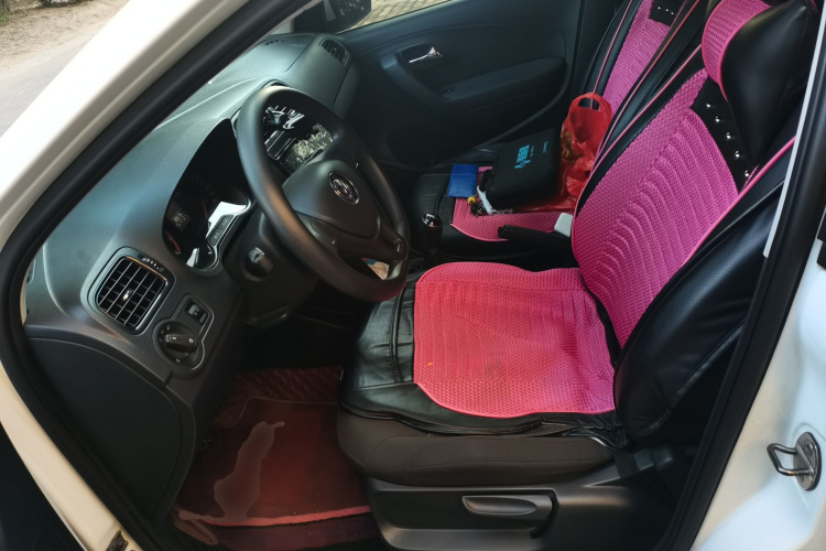 大众 Polo 2016款 1.4L 手动风尚型中控内饰19